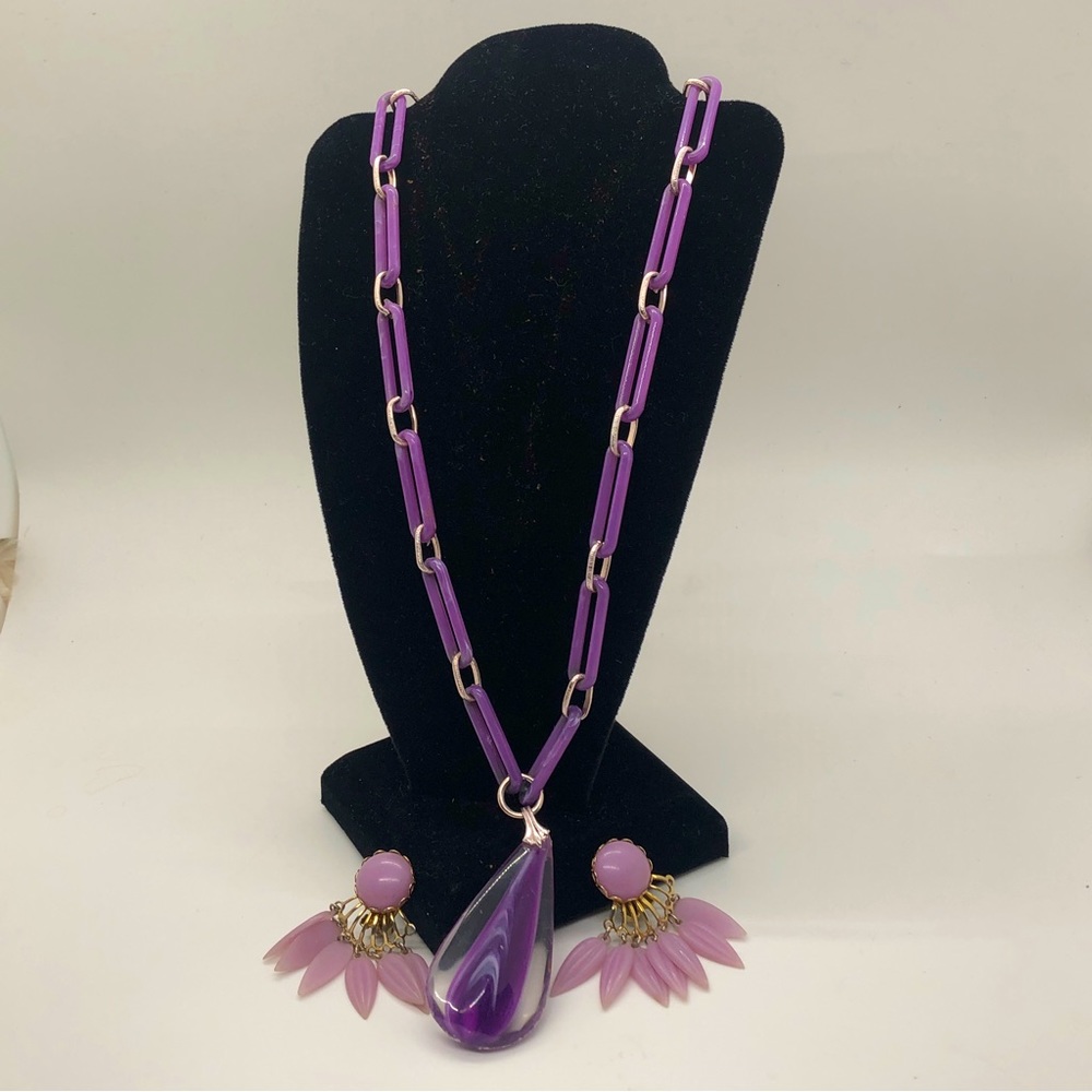 Vintage purple long necklace with clip ons